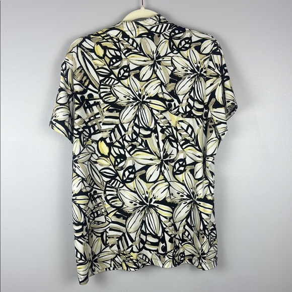 WEEKENDS BY CHICO'S 1/4 Zip White Black Gold Floral Stretch Athletic Top Size XL - Picture 8 of 9